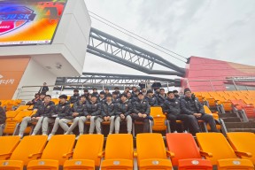 多米彩票-上海海港发布备战花絮，关键时刻调整名单，全明星赛任务艰巨，团队化学反应显著的简单介绍