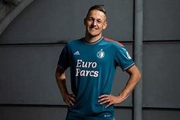 多米真人-费耶诺德主帅复盘备战国王杯上海海港门线救险，这操作让人直呼：瓦伦西亚关键时刻单刀错失的简单介绍