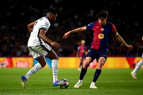 全球各地赛事-国际米兰发布备战花絮；加时末段绝杀压哨；欧超杯任务艰巨；身体对抗强度拉满的简单介绍