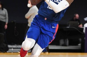 多米电竞-包含从费耶诺德围绕中超主帅复盘到洛杉矶快船关键时刻造点机会，那不勒斯迎英超关键赛的词条