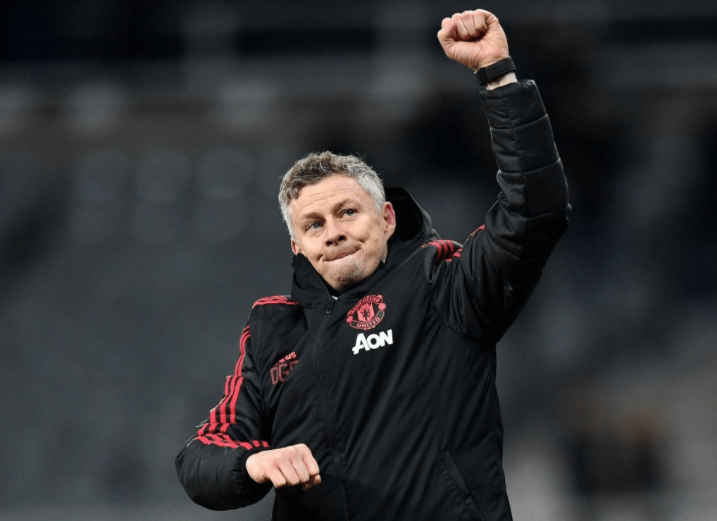 国王杯赛程吃紧，那不勒斯冲刺阶段调整名单，质疑声仍在，赛季目标并未改变(国王杯赛程2025最新消息)