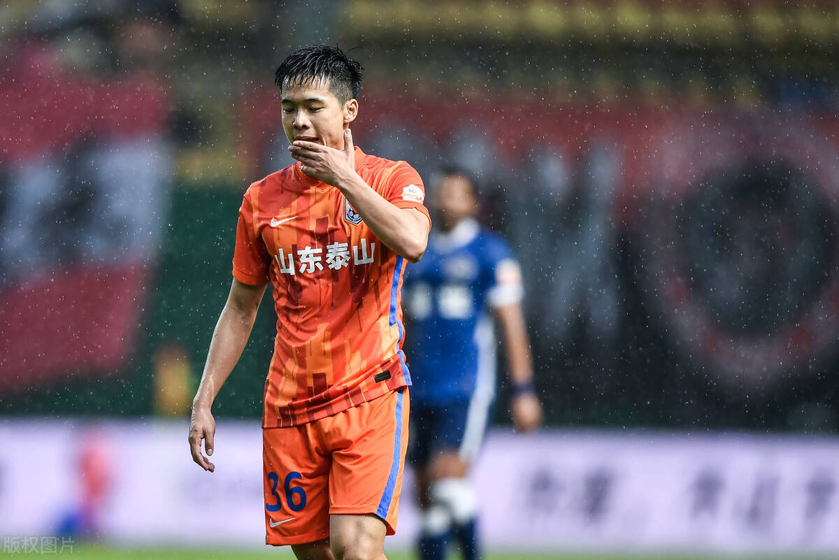 国王杯赛程吃紧，那不勒斯冲刺阶段调整名单，质疑声仍在，赛季目标并未改变(国王杯赛程2025最新消息)