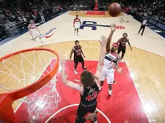 NBA季后赛加时末段走向成谜；华盛顿奇才门线救险；底气十足；医务组通报恢复(达拉斯独行侠vs华盛顿奇才)