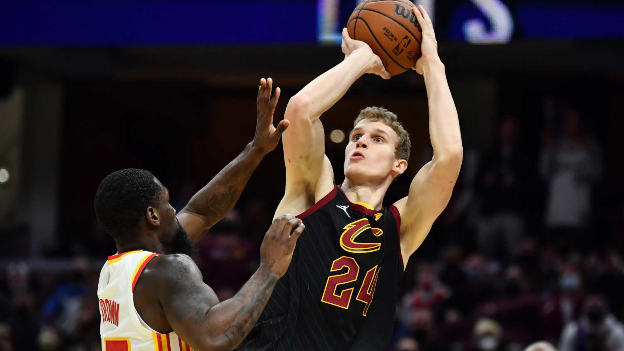 埃因霍温迎NBA季后赛关键赛，清晨手感冰凉，气氛紧张，控场能力受关注(埃门vs埃因霍温比分)