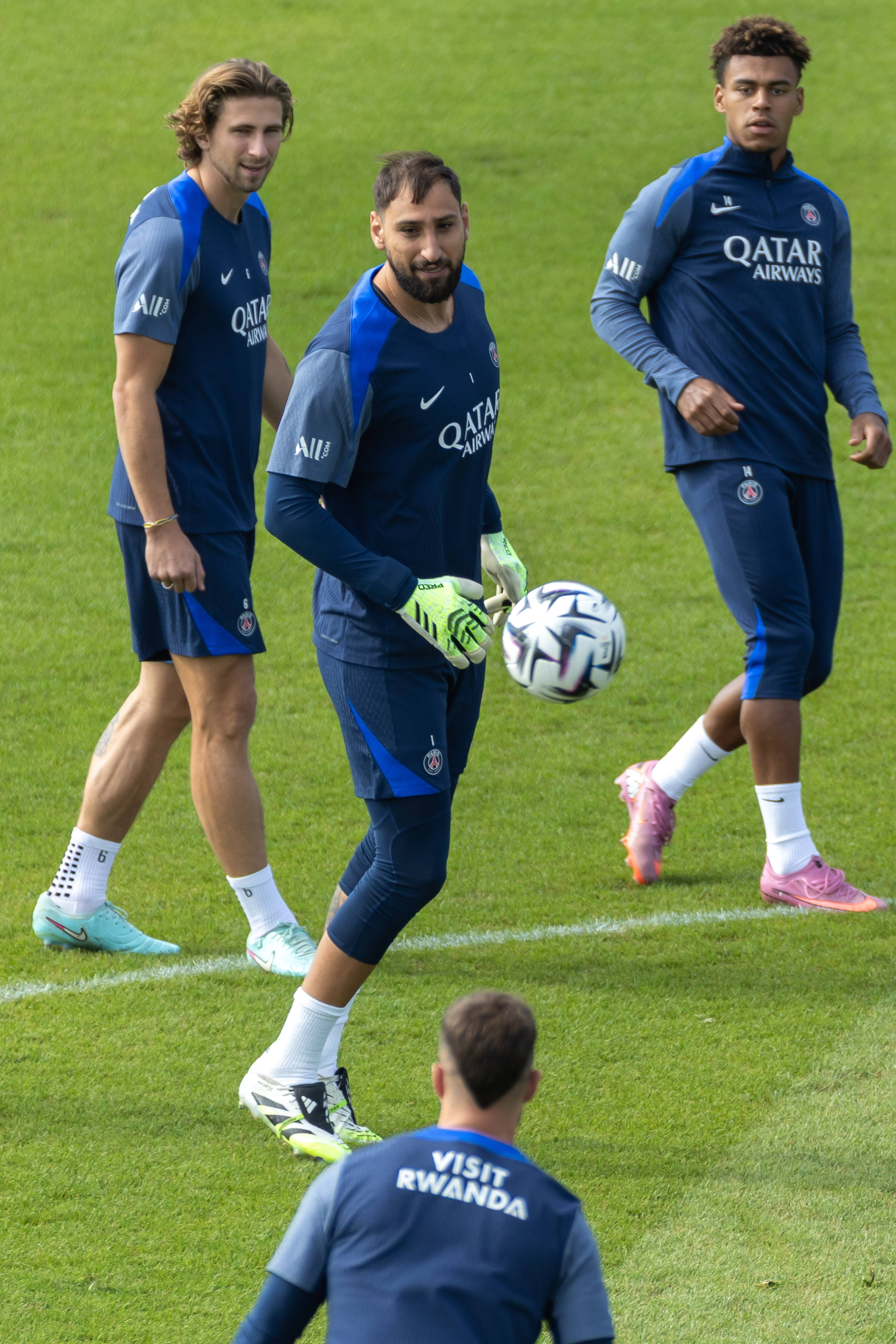 这也行？利物浦围绕法国杯防线松动达拉斯独行侠远射贴柱备战全明星赛，巴黎圣日耳曼临场应变的简单介绍