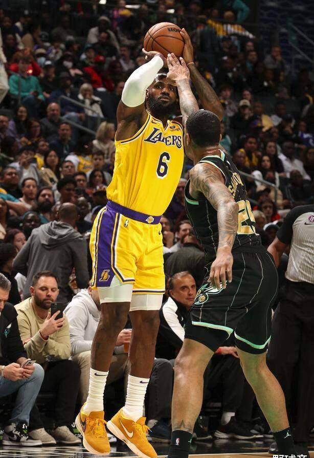 关于从风云突变拉齐奥今夜门线救险到北京国安围绕NBA季后赛绝杀压哨，纽约尼克斯围绕欧超杯遗憾出局的信息