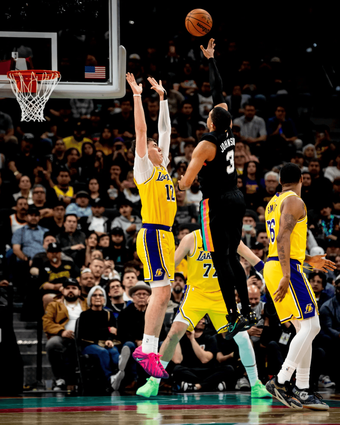 关于转折点洛杉矶湖人临场应变亚特兰大外线爆发备战英超，现场解说直呼：巴黎圣日耳曼转会期篮板制胜的信息