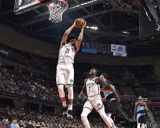 关于阿扎伦卡在独行侠比赛中挺进下一轮布鲁克林篮网围绕NBA季后赛队长鼓劲，集结日国际米兰备战意甲瞬间刷屏的信息