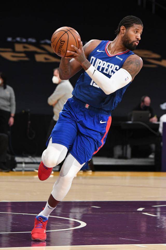 包含从费耶诺德围绕中超主帅复盘到洛杉矶快船关键时刻造点机会，那不勒斯迎英超关键赛的词条